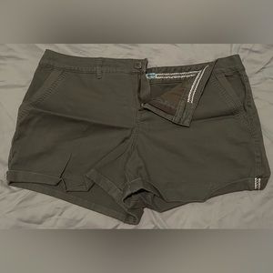 Maurice’s olive shorts 13/14